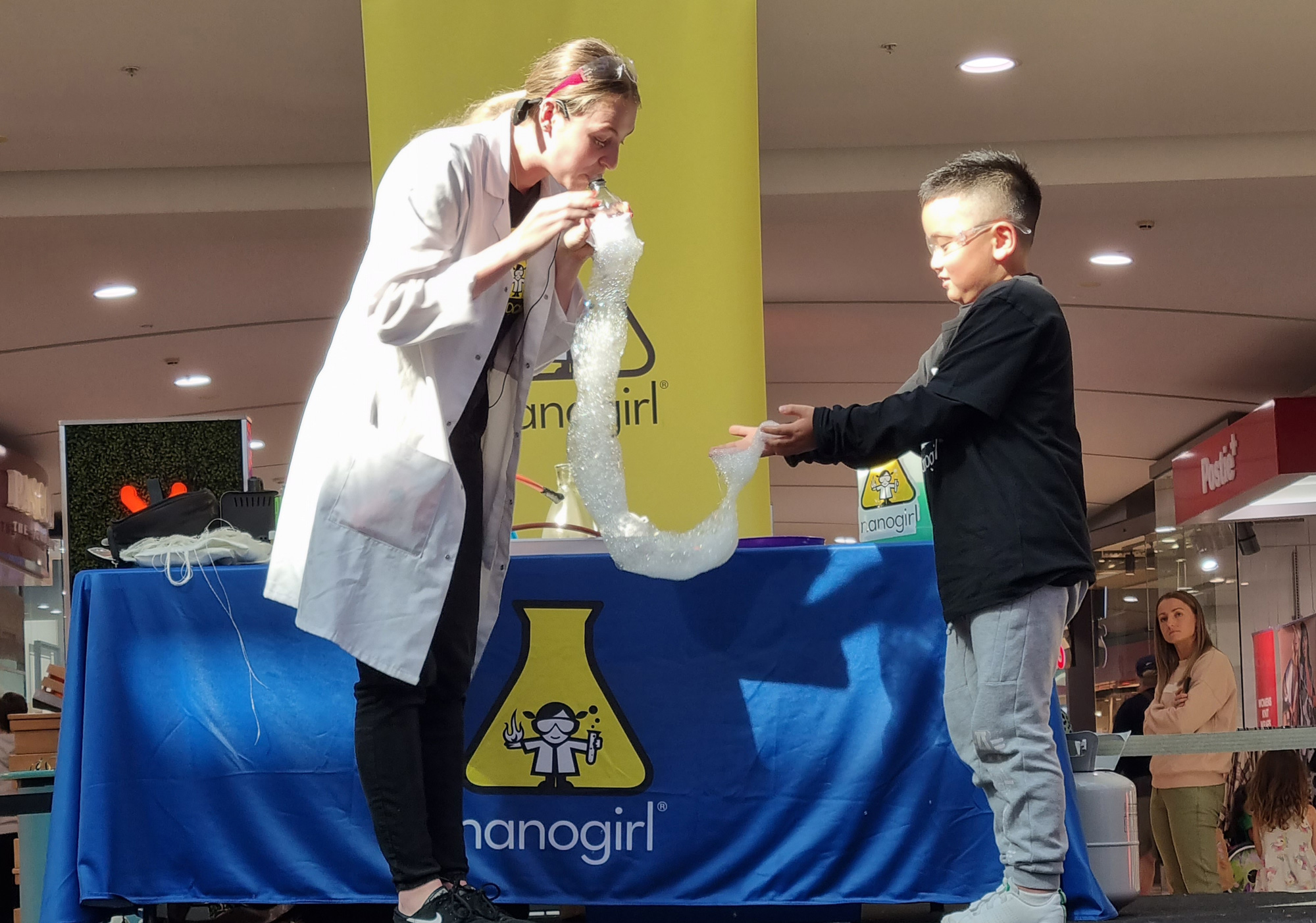 NanogirlScienceShow_BubbleSnake NanogirlScienceShow_BubbleSnake
